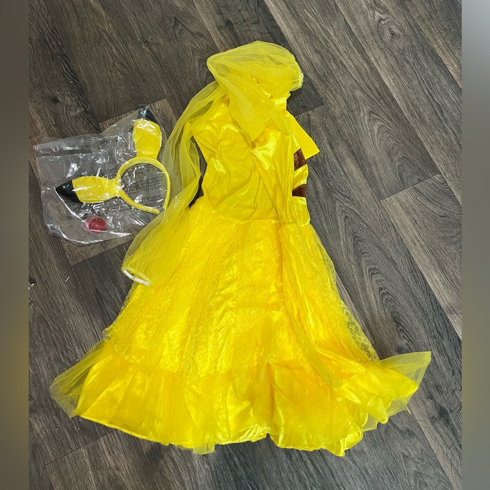 Pikachu Adult Women’s Costume (S)